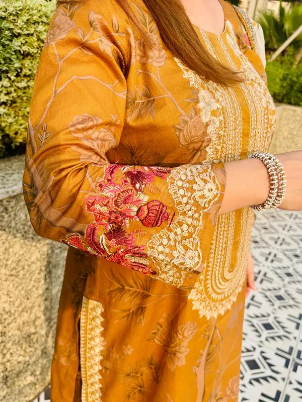 Embroidered__Unstitched_3Pc_Lawn_Suit_Set