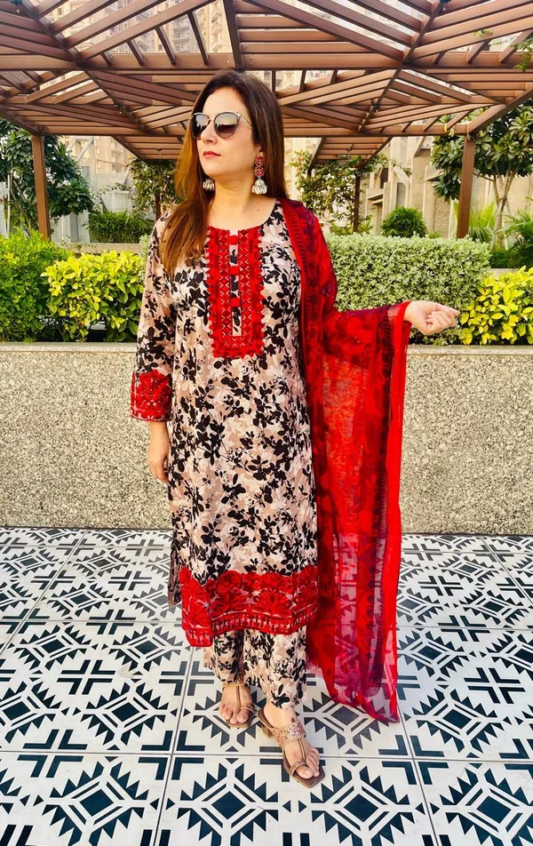 Womens_Red_Floral_Embroidered_Chiffon_Suit_Set_With_Dupatta