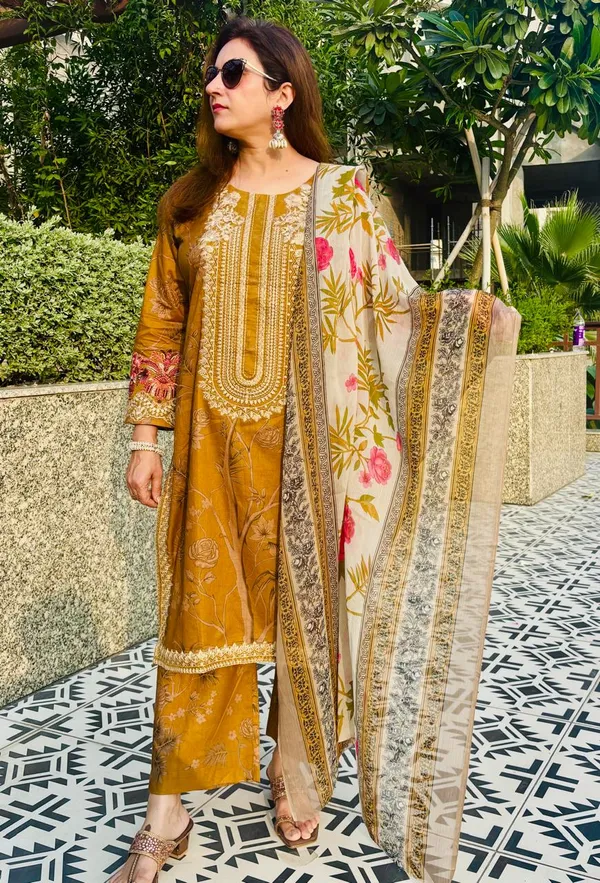 Embroidered__Unstitched_3Pc_Lawn_Suit_Set