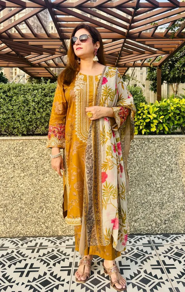 Embroidered__Unstitched_3Pc_Lawn_Suit_Set