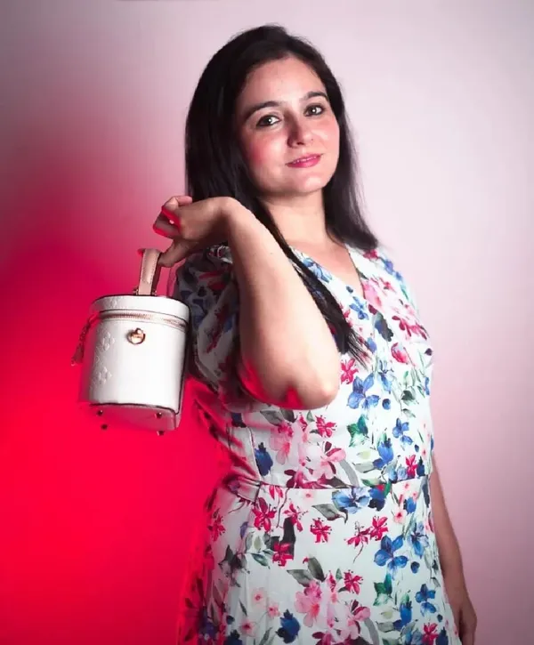 White_Cylindrical_Mini_Bucket_Bag_With_Floral_Print_Dress