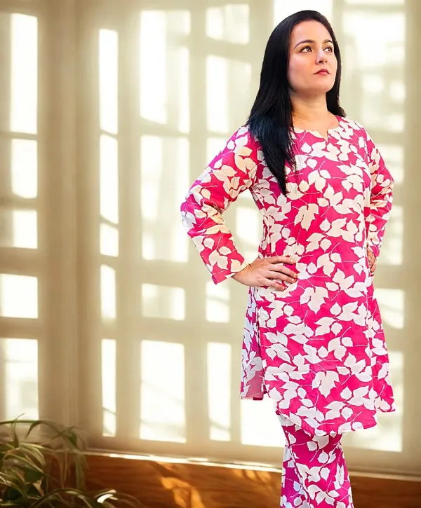 Monochrome_Pink_And_White_Pettle_Drift_Cotton_Co_Ord_Sets