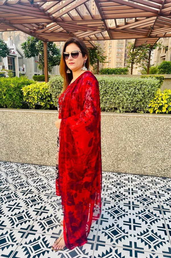 Womens_Red_Floral_Embroidered_Chiffon_Suit_Set_With_Dupatta