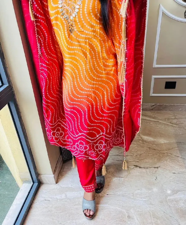 Womens_Bandhani_Tie_Dye_Dupatta_With_Embellished_Border