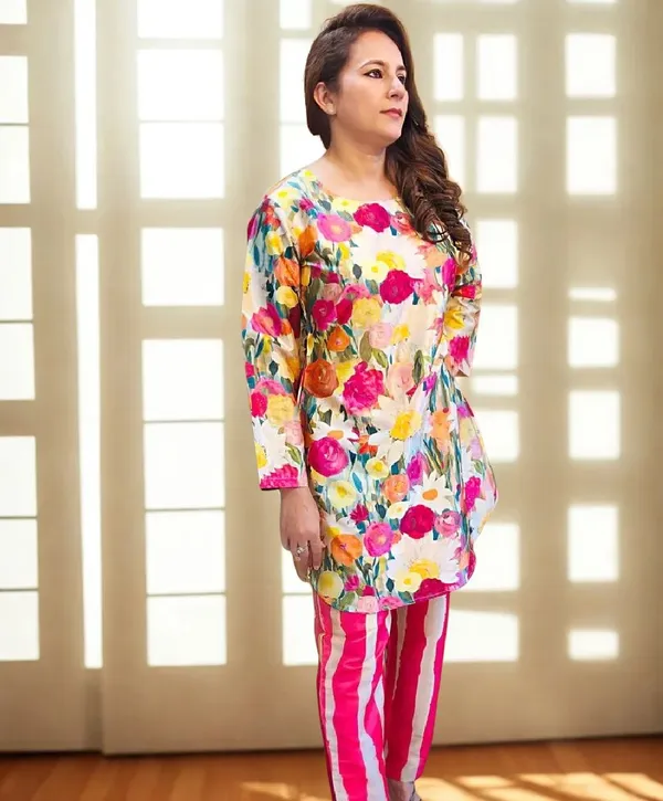 Womens_Floral_Print_Kurta_With_Striped_Pants_Set