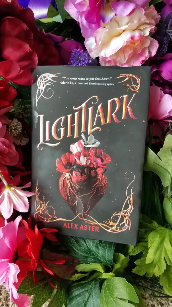 Lightlark_By_Alex_Aster