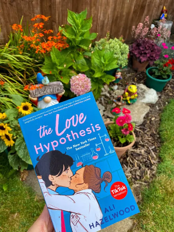 The_Love_Hypothesis_by_Ali_Hazelwood