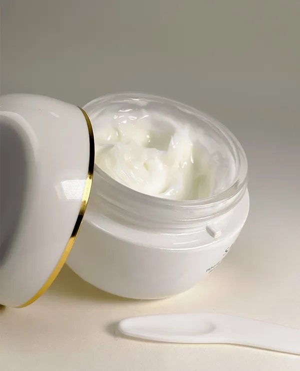 Sadoer_White_Rice_Cream_For_Skin_Brightening_&_Hydration_|_Rice_Extract_Face_Moisturizer_For_Glowing_Skin_|_Reduces_Dark_Spots_&_Improves_Skin_Texture_|_Suitable_For_All_Skin_Types_|_50G
