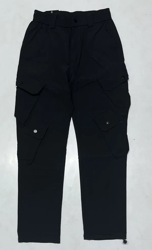 Black_Tactical_Cargo_Pants_With_Multiple_Pockets