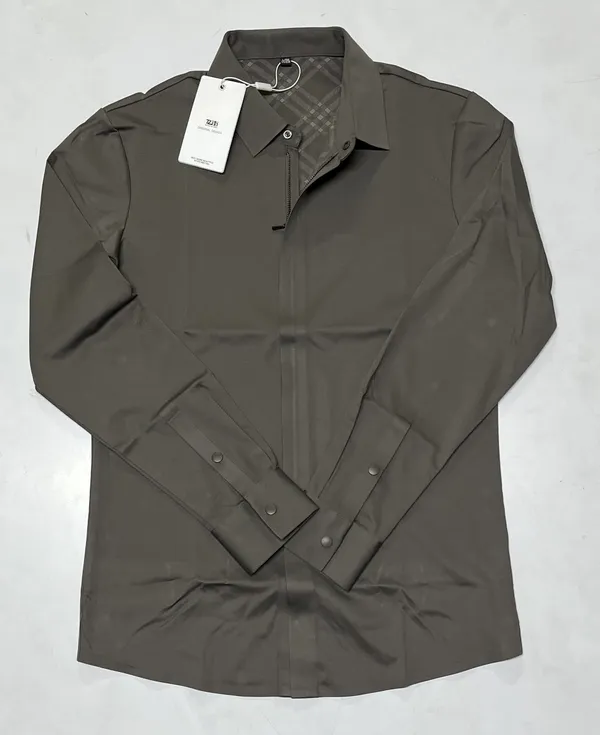 Men's_Olive_Green_Long_Sleeve_Shirt_With_Collar_And_Button_Closure