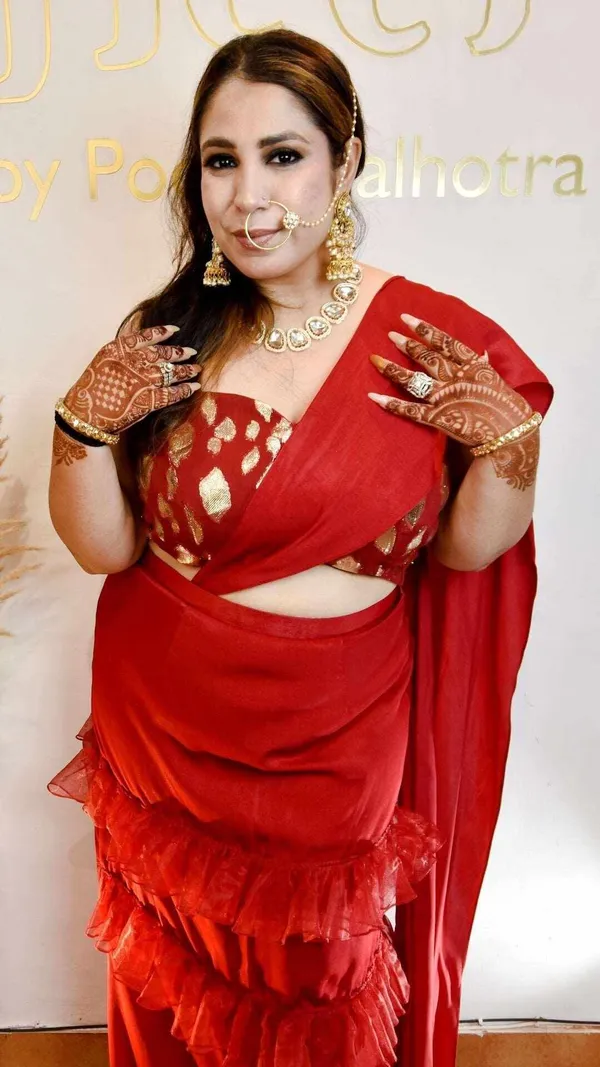 Red_Drape_Saari