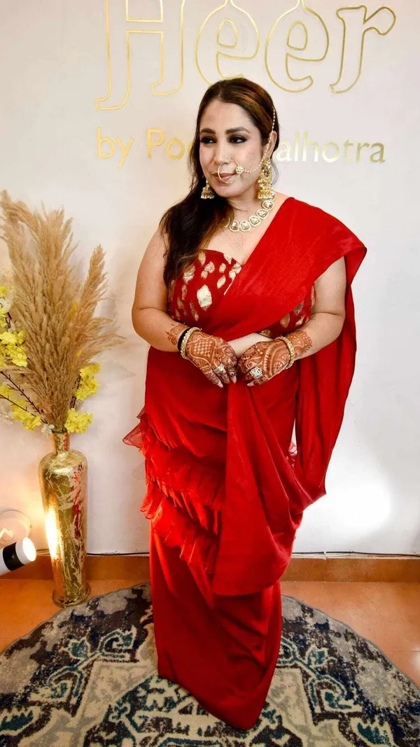 Red_Drape_Saari