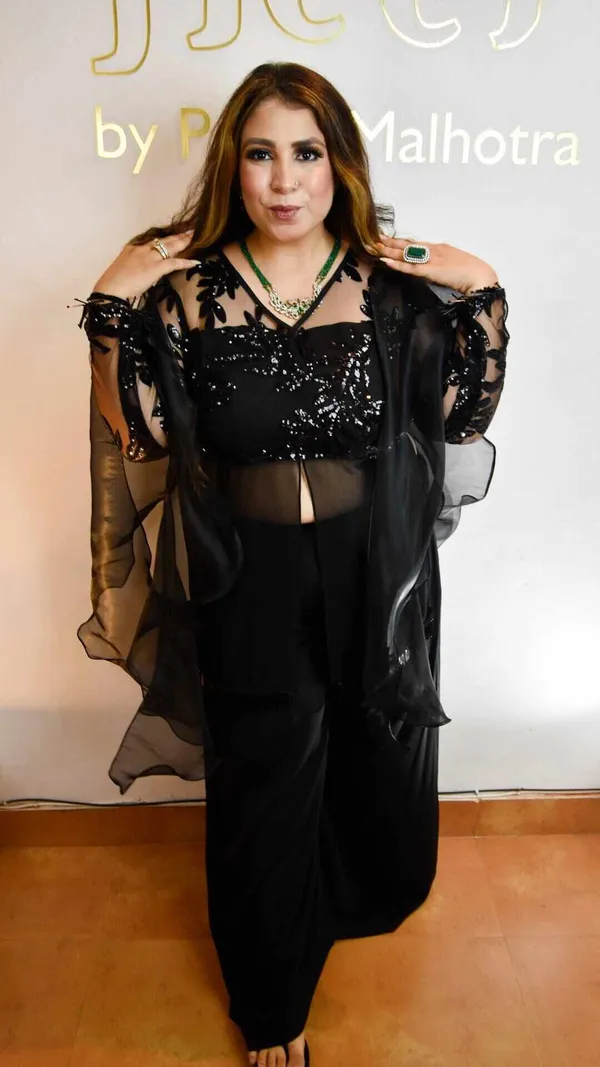 Black_Sparkling_Pakistani_Suit