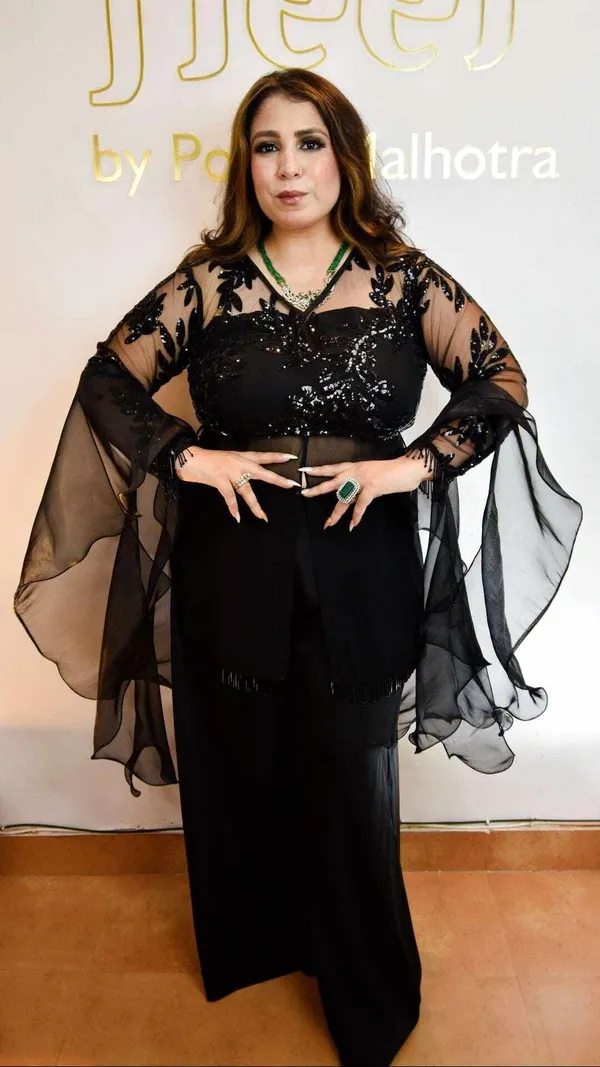 Black_Sparkling_Pakistani_Suit