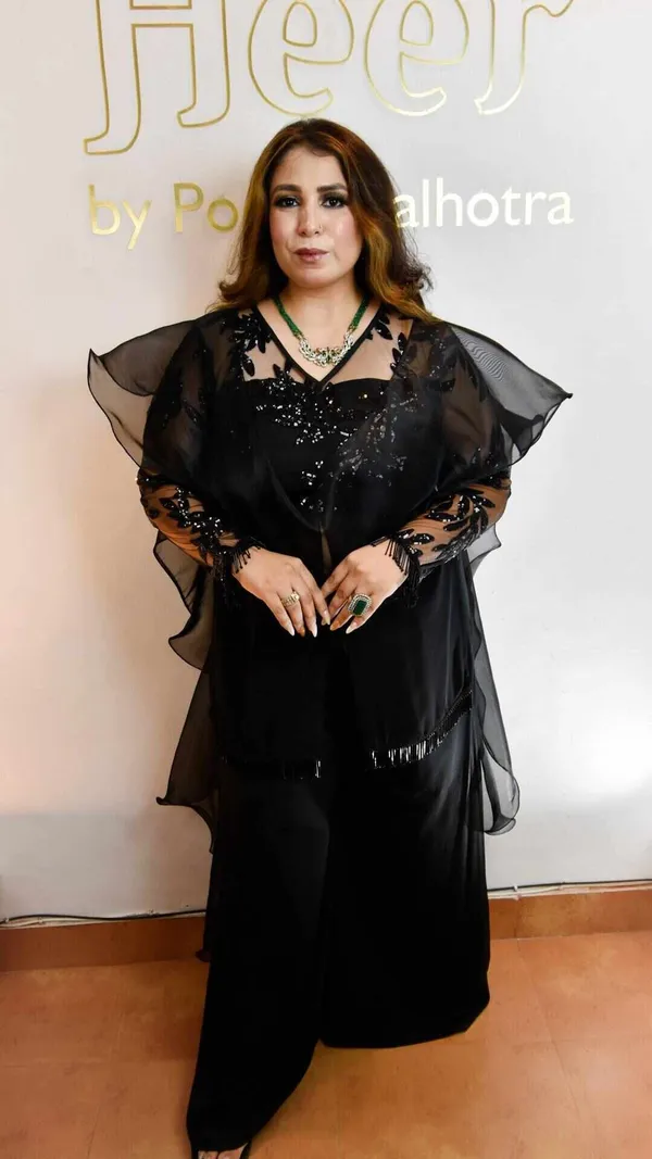 Black_Sparkling_Pakistani_Suit