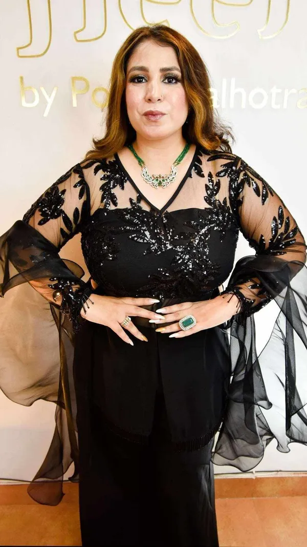Black_Sparkling_Pakistani_Suit