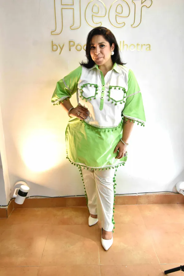 Green_Set_With_White_Polar_Pants