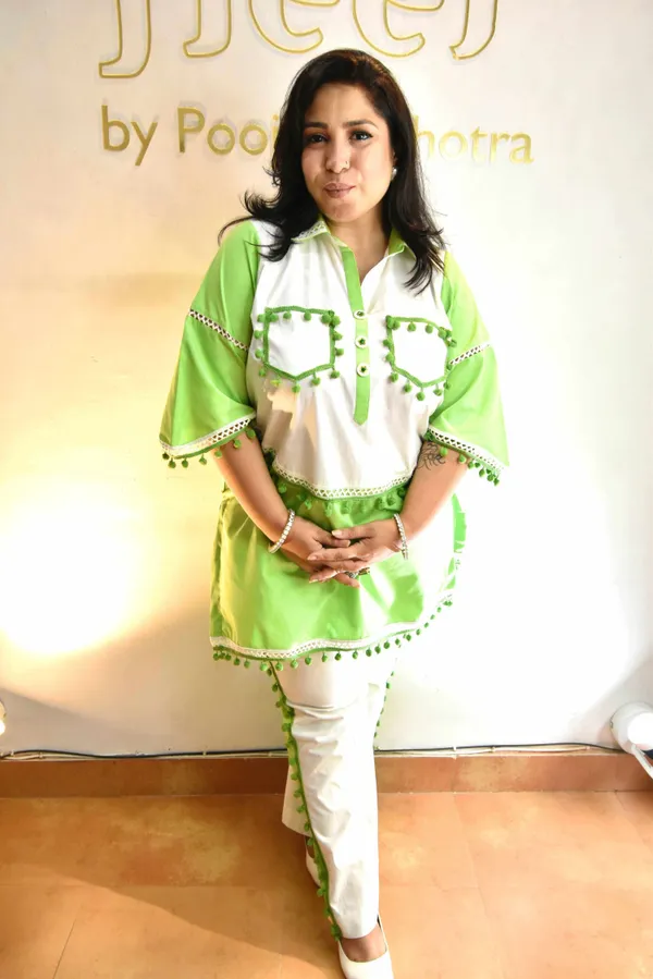 Green_Set_With_White_Polar_Pants