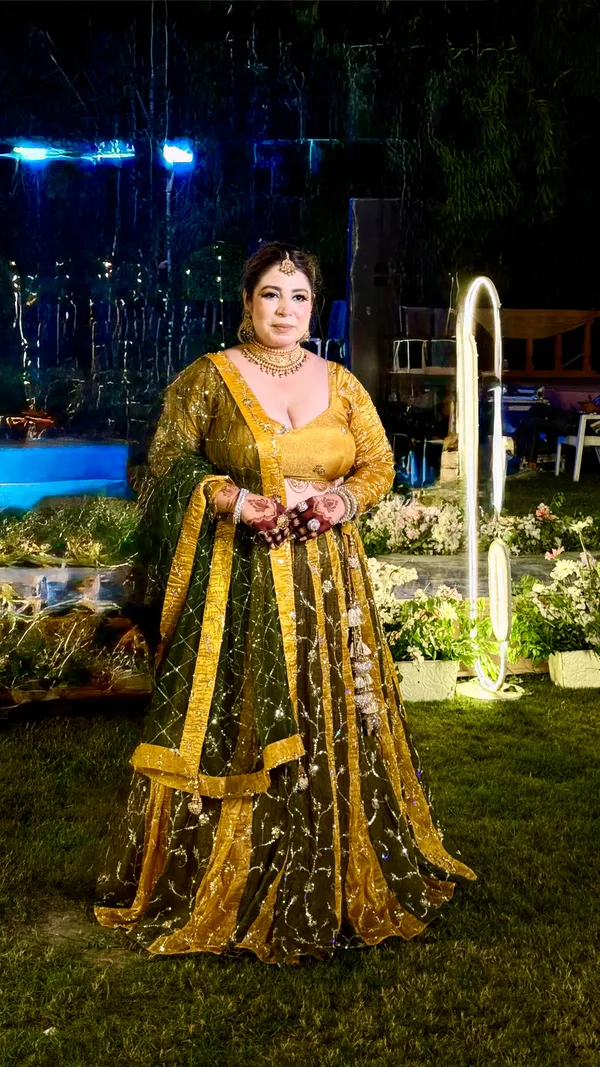 Golden_Sitara_Lehanga