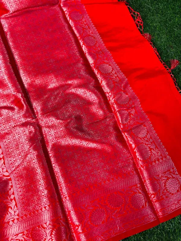 Warm_Silk_Saree_With_Zari_Work_-_Traditional_Red_Weave