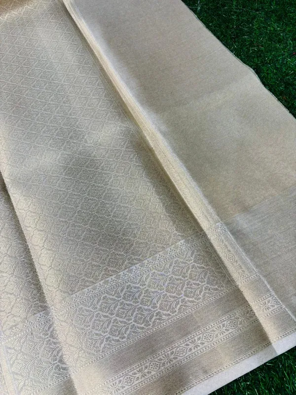 Breathable_Tissue_Silk_Banarasi_Saree_With_Rich_Pallu_And_Blouse_Cream