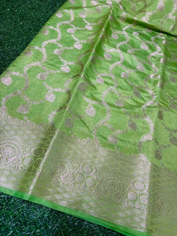 Parrot_Green_Chinia_Silk_Saree_With_Silver_Zari_Weaving_And_Traditional_Floral_Jal_Work