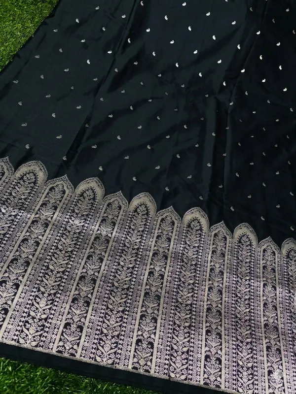 Black_Breathable_Mashru_Katan_Silk_Heritage_Weave_Banarasi_Saree