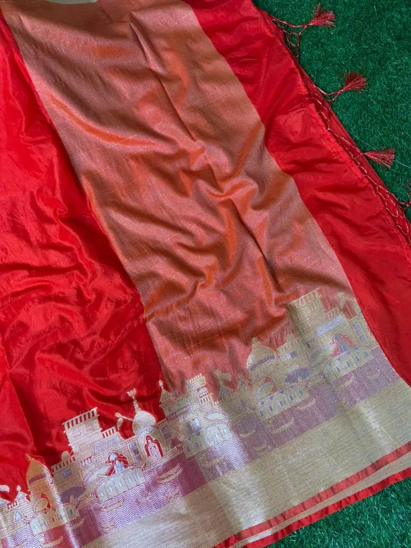 Red_Georgette_Silk_Saree_With_Golden_Temple_Border_And_Pallu