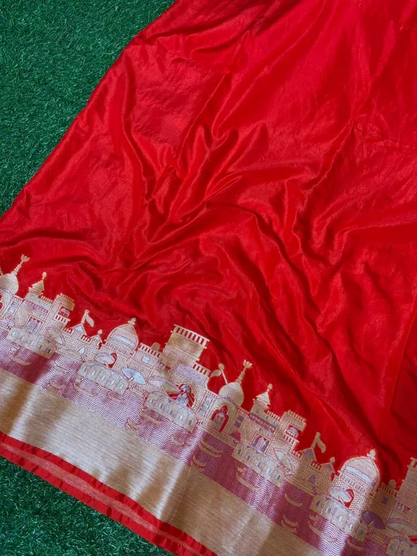 Red_Georgette_Silk_Saree_With_Golden_Temple_Border_And_Pallu