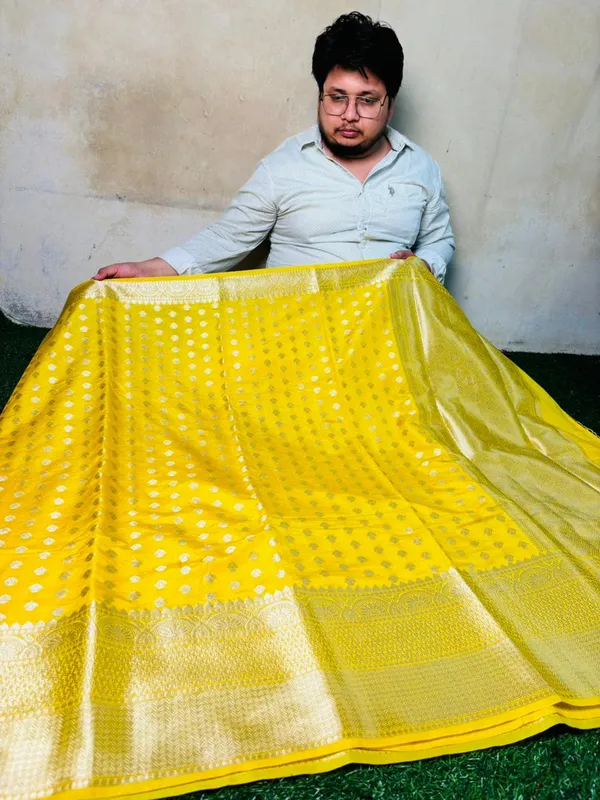 Yellow_Banarasi_Chinia_Silk_Saree_With_Zari_Work
