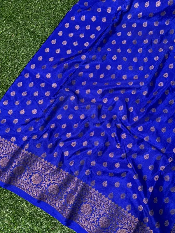 Royal_Blue_Khaddi_Buti_Georgette_Silk_Saree_Boldly_Combines_Traditional_Craftsmanship_With_Provocative_Elegance