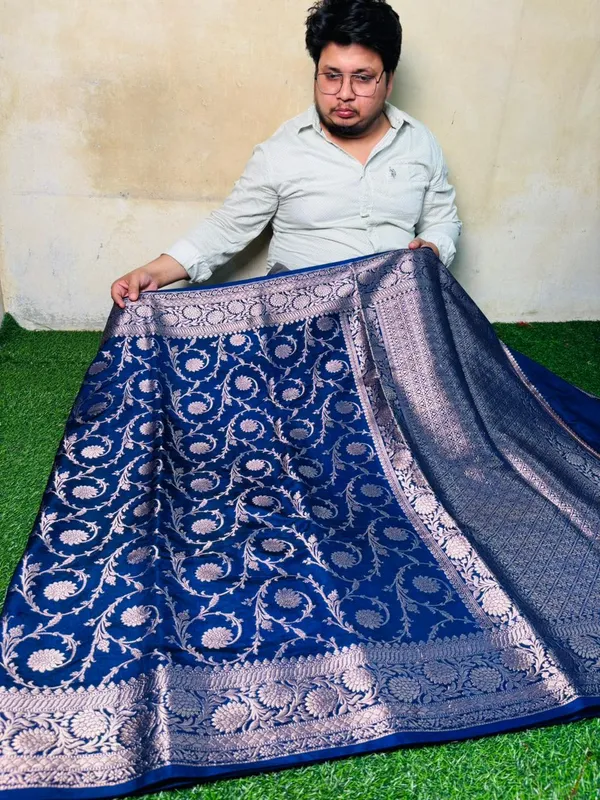 Warm_Silk_Saree_With_Zari_Work_-_Traditional_Weave_Royal_Blue
