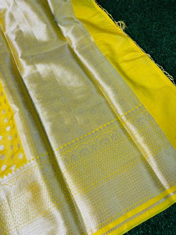 Yellow_Banarasi_Chinia_Silk_Saree_With_Zari_Work