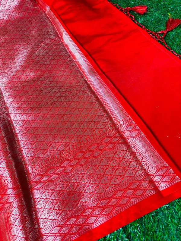 Red_Chinia_Silk_Saree_With_Silver_Zari_Weaving_And_Traditional_Floral_Jal_Work