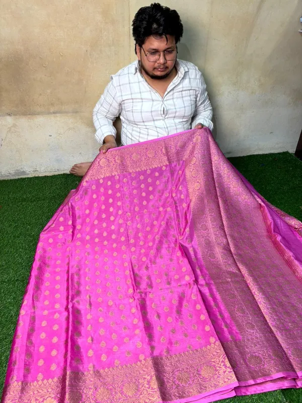Vibrant_Pink_Khaddi_Buti_Georgette_Silk_Saree_Boldly_Combines_Traditional_Craftsmanship_With_Provocative_Elegance