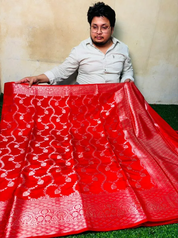 Red_Chinia_Silk_Saree_With_Silver_Zari_Weaving_And_Traditional_Floral_Jal_Work