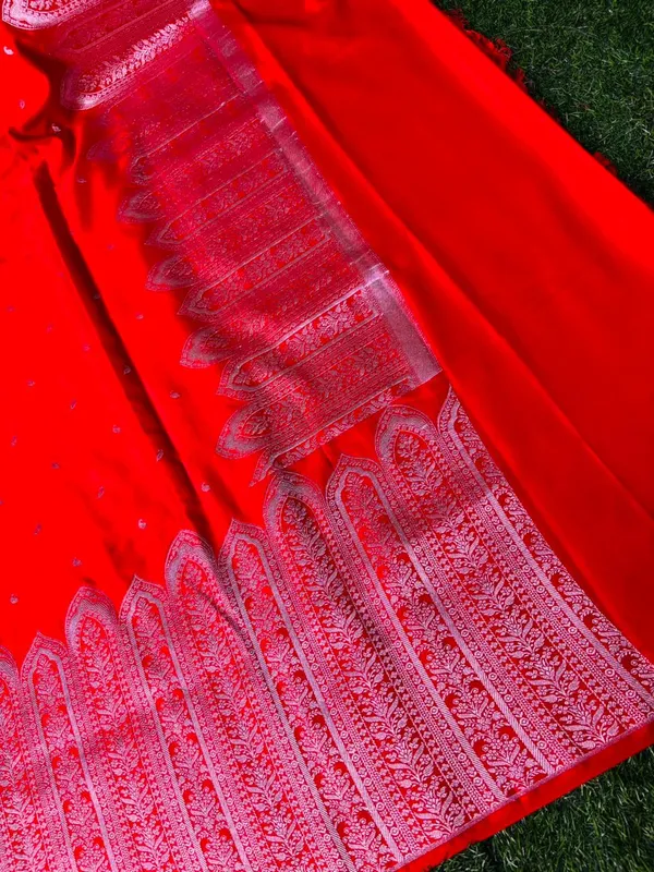 Vibrant_Red_Breathable_Mashru_Katan_Silk_Heritage_Weave_Banarasi_Saree