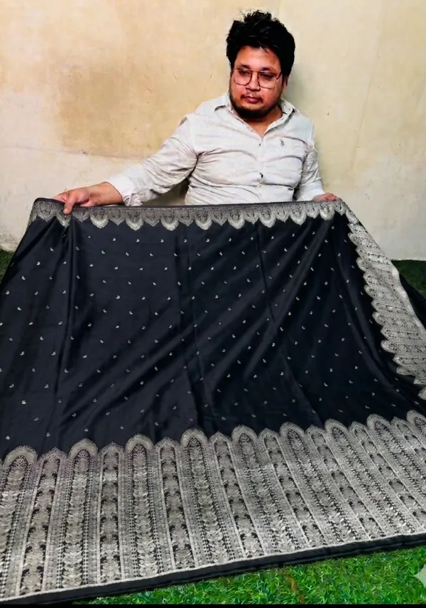 Black_Breathable_Mashru_Katan_Silk_Heritage_Weave_Banarasi_Saree