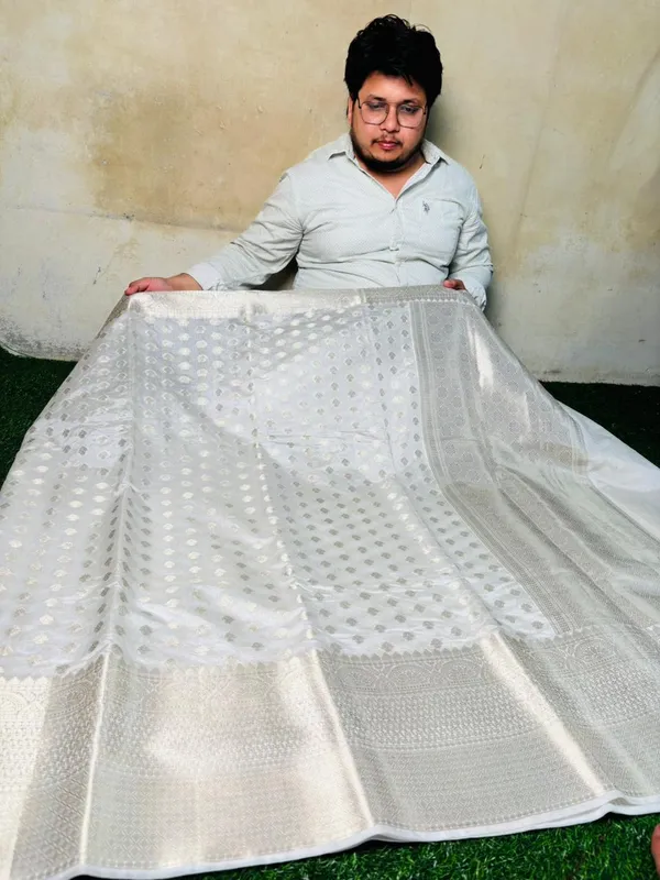 White_Banarasi_Chinia_Silk_Saree_With_Zari_Work