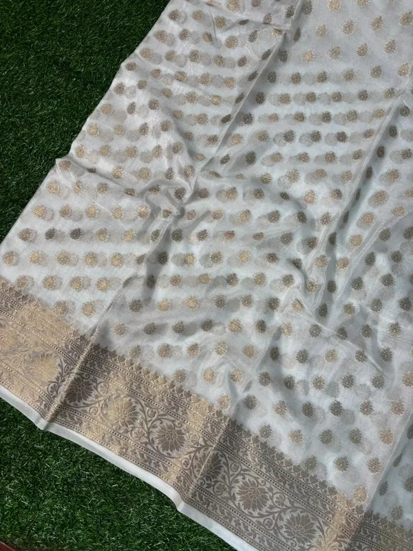 White_Khaddi_Buti_Georgette_Silk_Saree_Boldly_Combines_Traditional_Craftsmanship_With_Provocative_Elegance