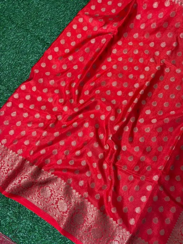 Red_Khaddi_Buti_Georgette_Silk_Saree_Boldly_Combines_Traditional_Craftsmanship_With_Provocative_Elegance