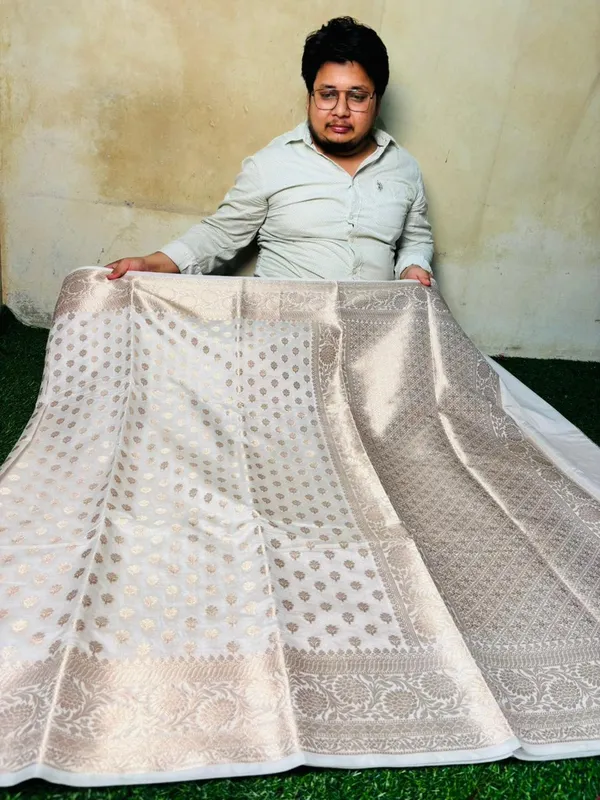 Premium_White_Banarasi_Silk_Saree_With_Golden_Zari_Border_And_Buti_Work