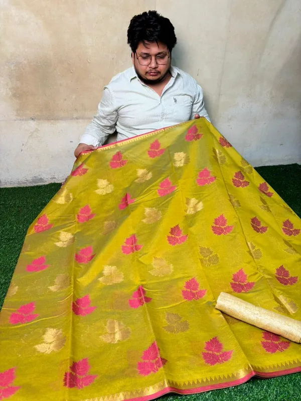Mehandi_Yellow_Banarasi_Cotton_Silk_Saree_With_Pink_Floral_Weaving_And_Golden_Zari_Border