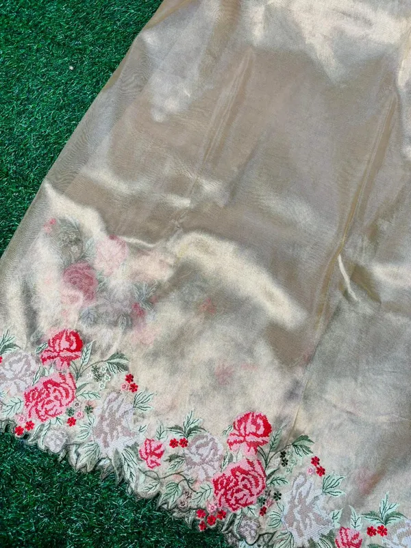 Elegant_Cream_Organza_Lehenga_With_Floral_Embroidery