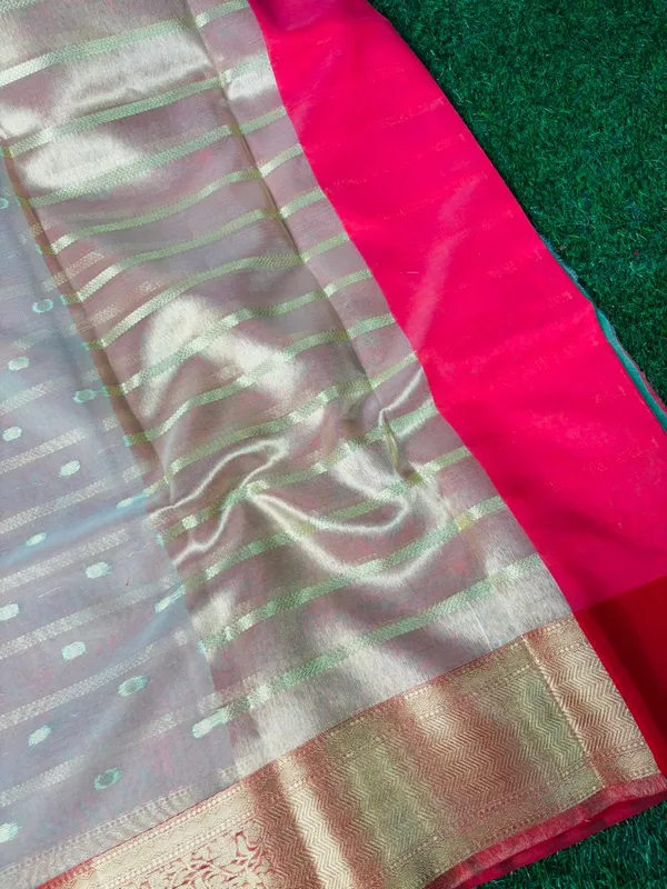 Elegant_Grey_Chanderi_Silk_Saree_With_Golden_Buti_And_Pink_Border