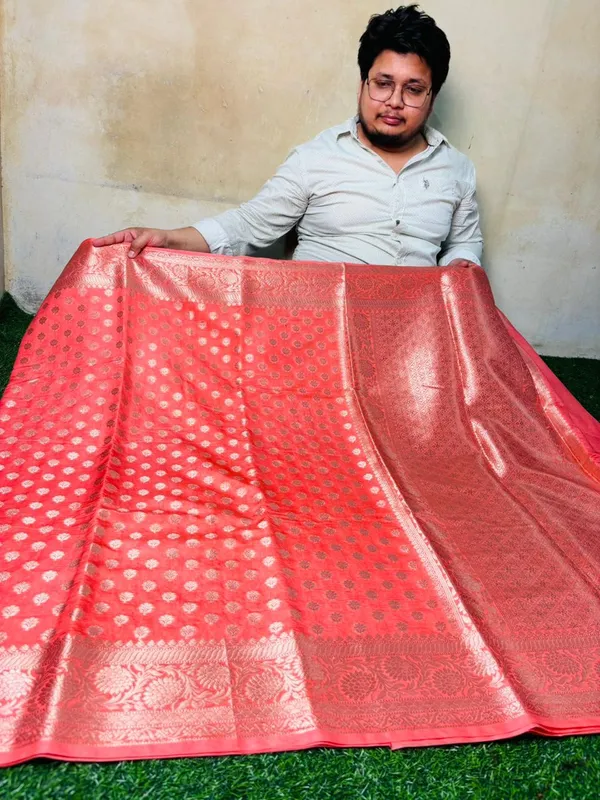 Baby_Pink_Khaddi_Buti_Georgette_Silk_Saree_Boldly_Combines_Traditional_Craftsmanship_With_Provocative_Elegance