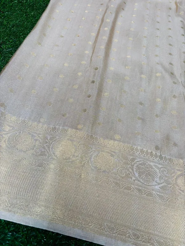 White_Breathable_Tissue_Silk_Banarasi_Saree_With_Rich_Pallu_And_Blouse