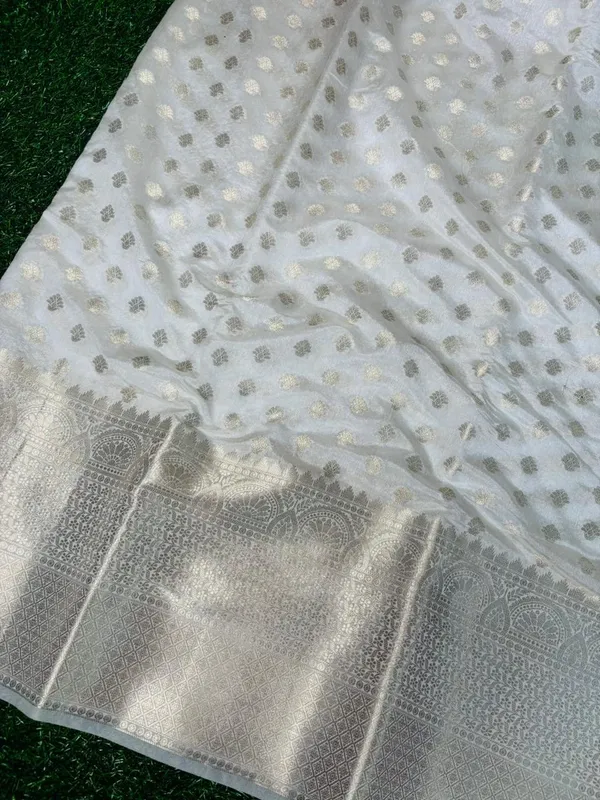 White_Banarasi_Chinia_Silk_Saree_With_Zari_Work