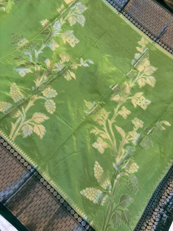 KATAN_SILK_FLORAL_EMBOSSED_MEENAKARI_BANARASI_SAREE