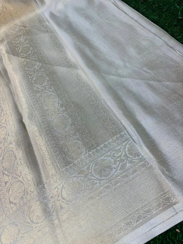 White_Breathable_Tissue_Silk_Banarasi_Saree_With_Rich_Pallu_And_Blouse
